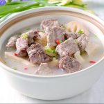 chińska zupa z żeberek