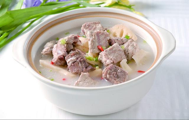chińska zupa z żeberek